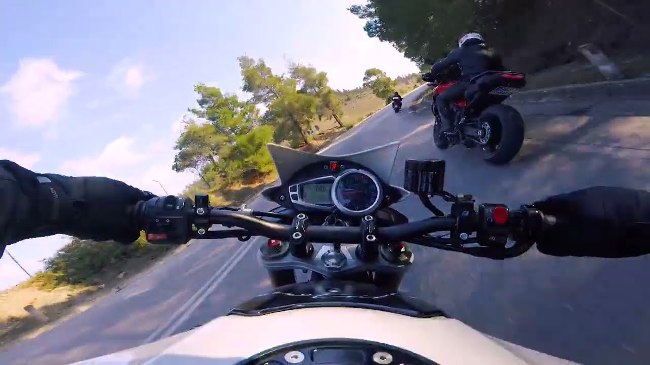 Riding Triumph Speed Triple 1050