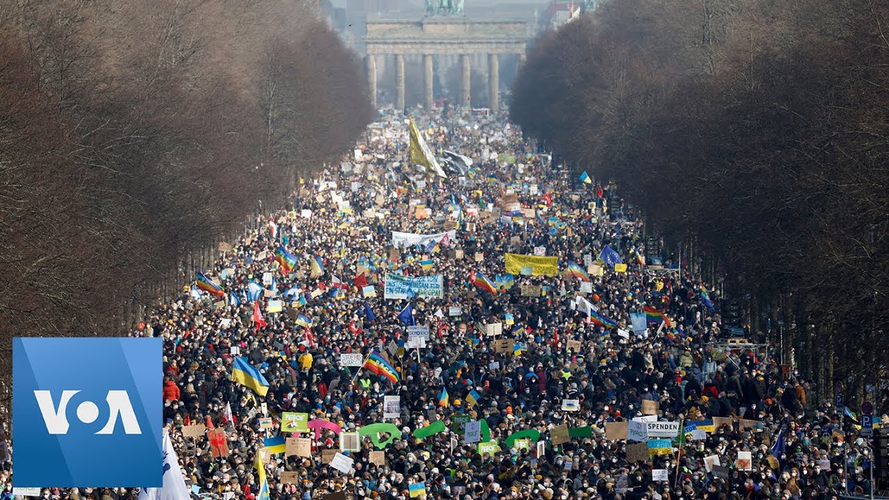 Over 100,000 Attend Ukraine Solidarity March in Berlin