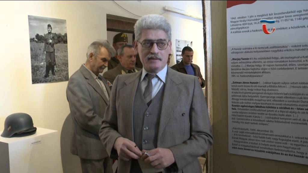 160229 H&iacute;rad&oacute; 03 &bdquo;Az utols&oacute; t&ouml;lt&eacute;nyig&rdquo; - v&aacute;ndorki&aacute;ll&iacute;t&aacute;s a v&aacute;rban