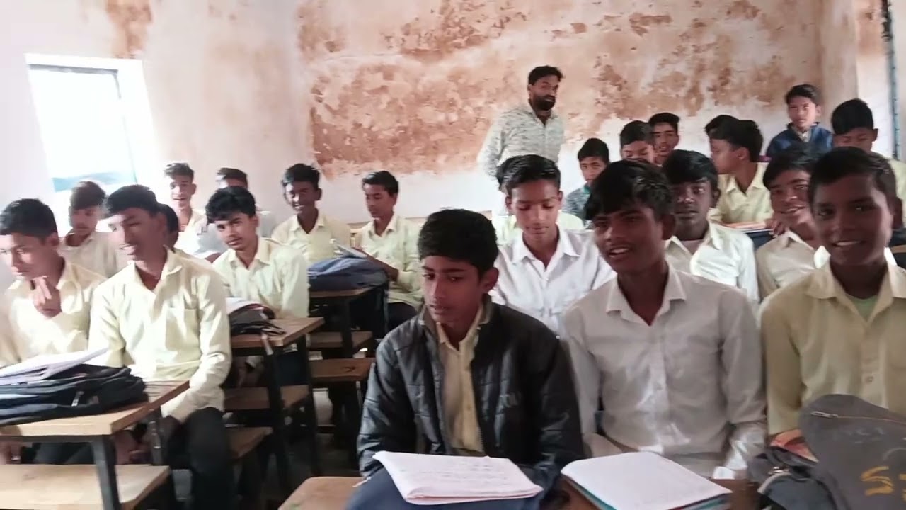 बच्चों को सरगम सिखाते हुए...🎶
