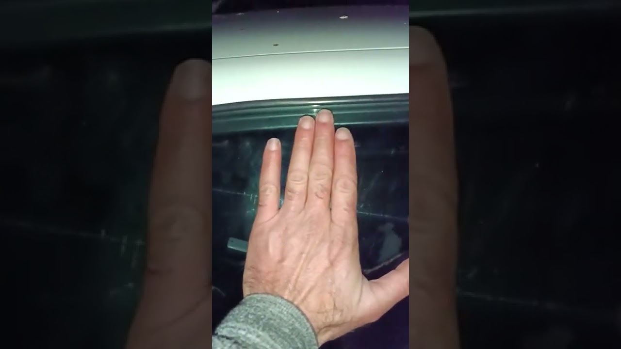 Открыть машину без ключей с помощью окна