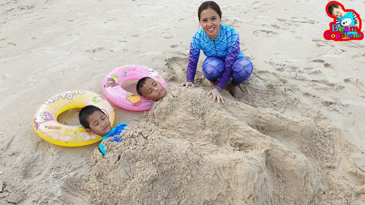 น้องบีม | เล่นทรายเจอปูในน้ำทะเล เที่ยวเพชรบุรี ลองบีช ชะอำ
