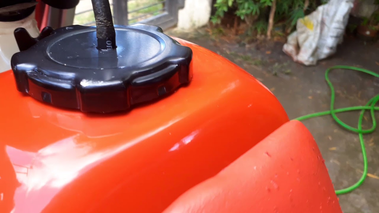 My 1993 Honda XR600R - Cold Start.