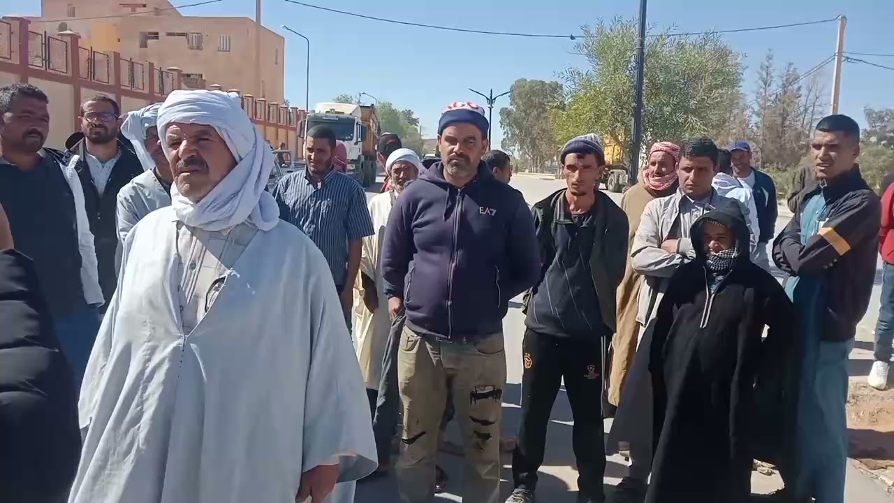وقفة تحجيجية من طرف فلاحين مسعد ولاية الجلفة بسبب عدم منح رخصة حفر الابار