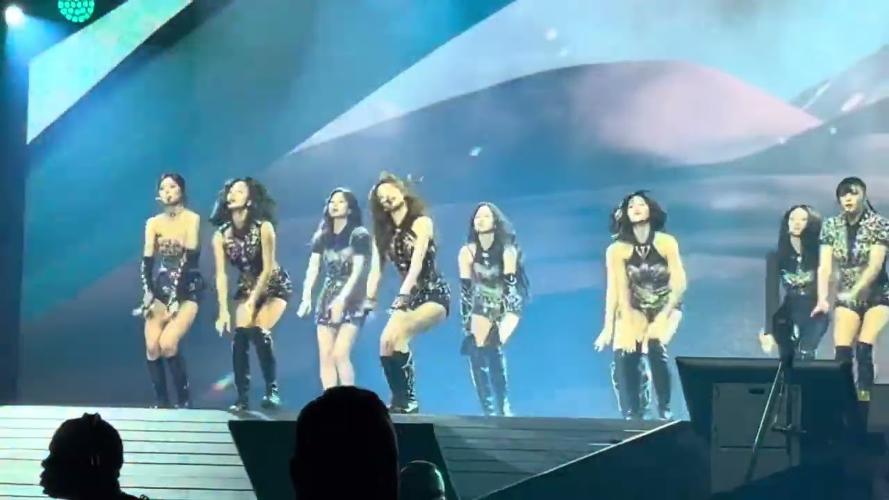 Twice - Set Me Free + I can‘t stop me live in Berlin 2023