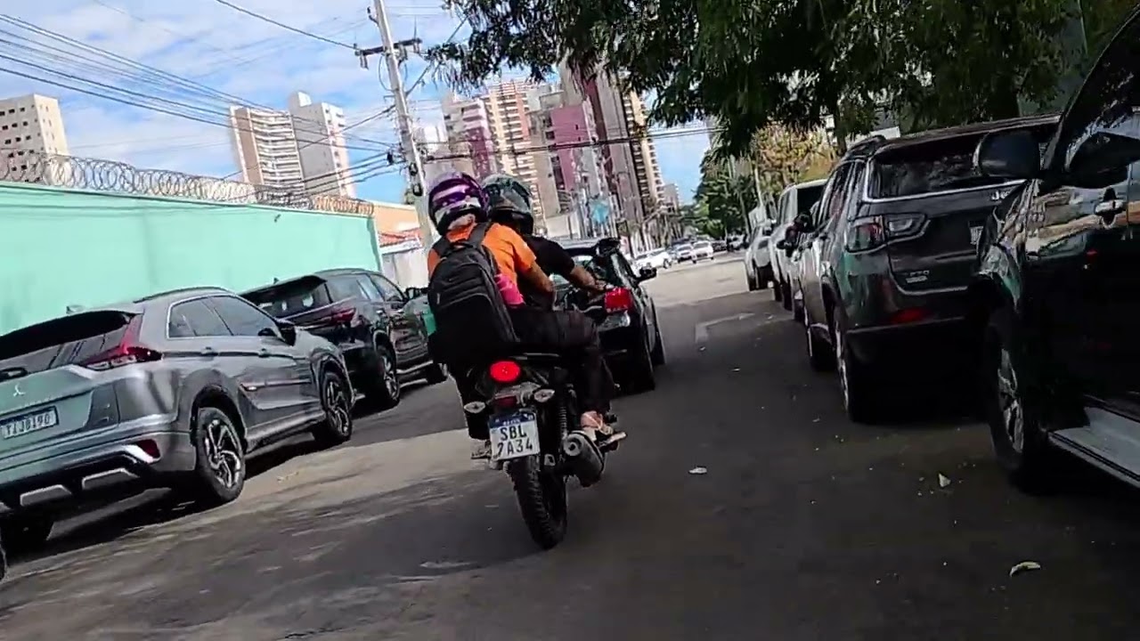 Pedalando pelas ruas e avenidas já perto do cocô 