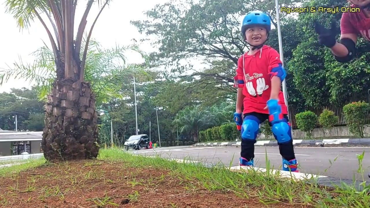 Bermain Sepatu Roda Belajar pemula bersama Arsyil Levi 