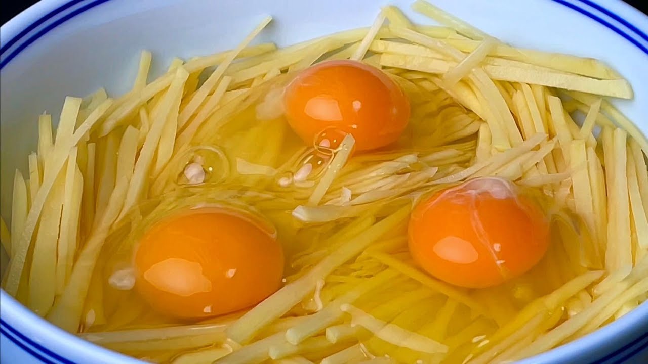 土豆丝不炒着吃了，加3个鸡蛋没想到这么好吃，简单有营养，真香
