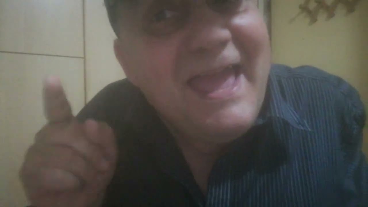 Super brano del grande Lucio Battisti dal titolo Due mondi cantato dal sottoscritto.🎹🎼❤️🎧🎤😄🎵😍🆗