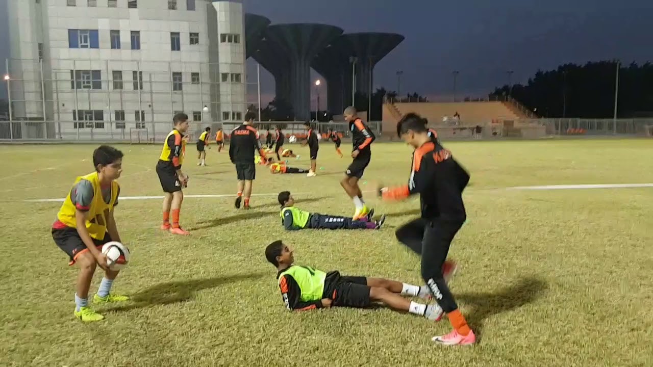 Renforcement musculaire et travail d'appuis avec ballon par 3