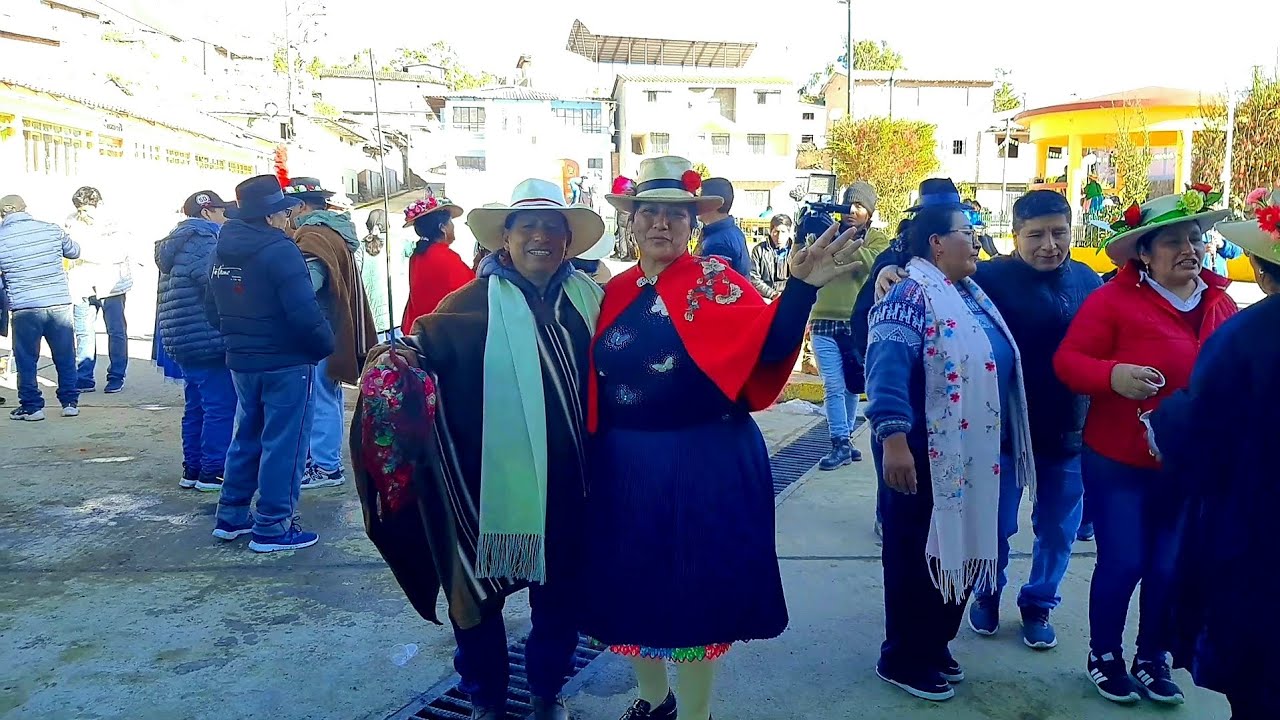 Fiesta Patronal en honor a la Virgen del Rosario de Ticllos 2025 - día de estandardera (1/2)