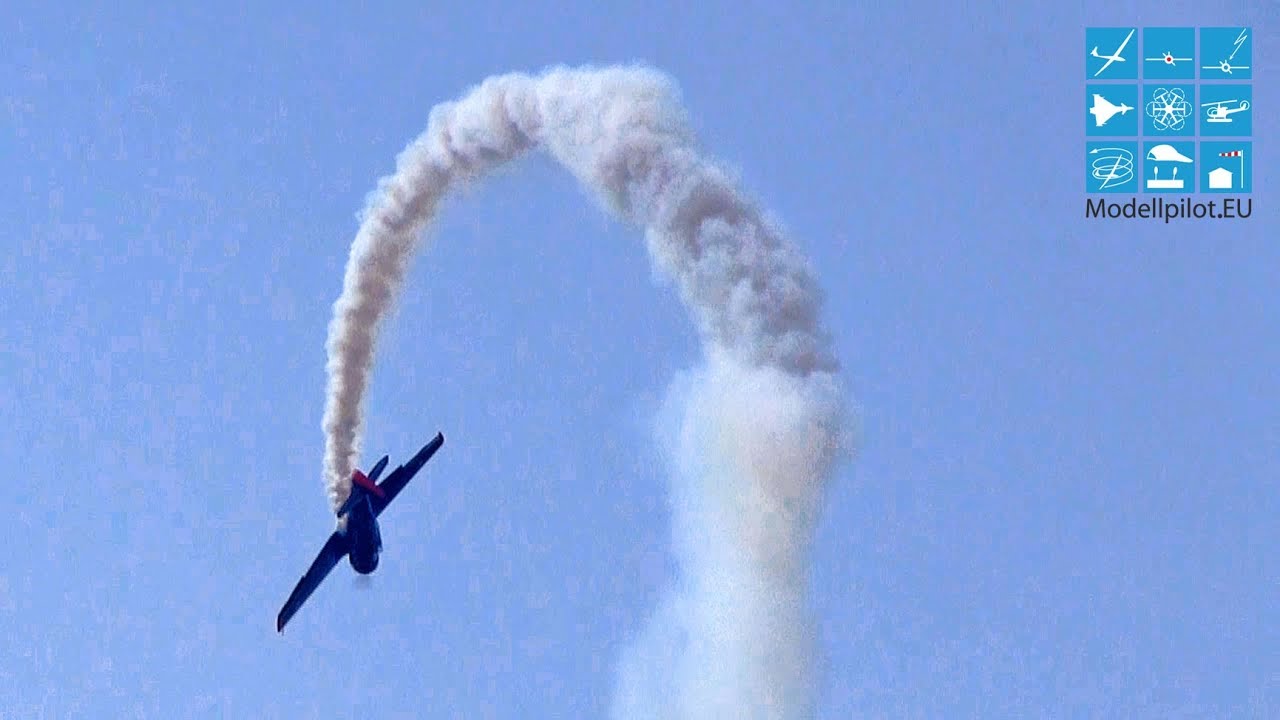 FANTASTIC REDBULL NORTH AMERICAN AT-6 TEXAN WALTER & TONI EICHHORN AIRSHOW FLIGHT ILA BERLIN