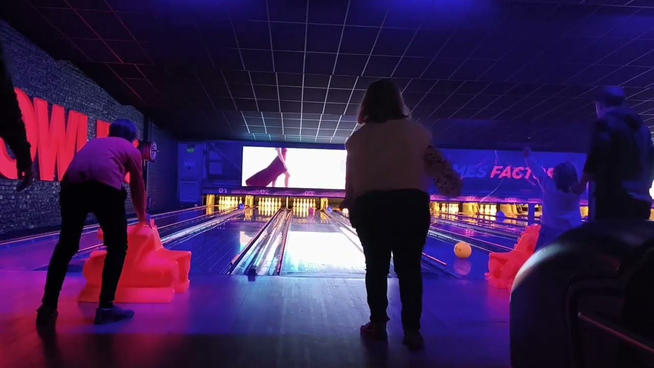 Compilation de tout les strikes au bowling ! 