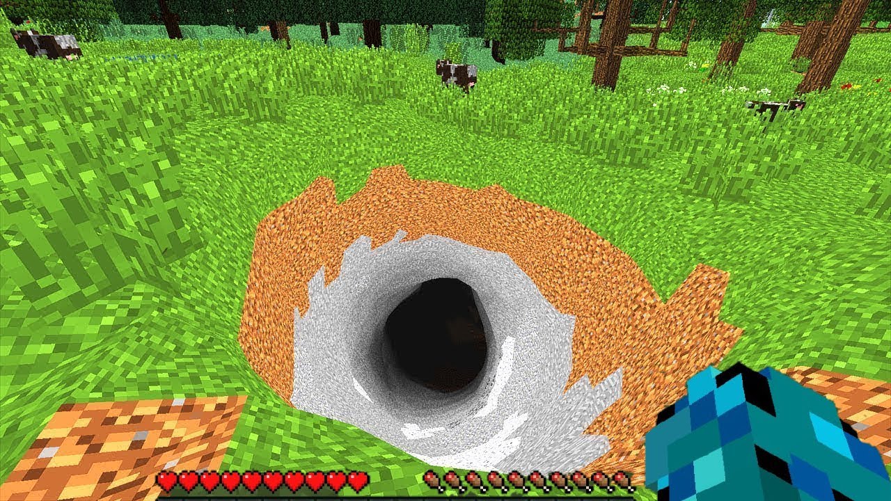 ВЫЖИВАЮ  В КРУГЛОМ МАЙНКРАФТЕ