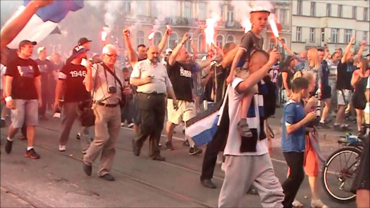 Bydgoszcz. Zawisza w Ekstraklasie! Wielki przemarsz kibiców ulicami Bydgoszczy