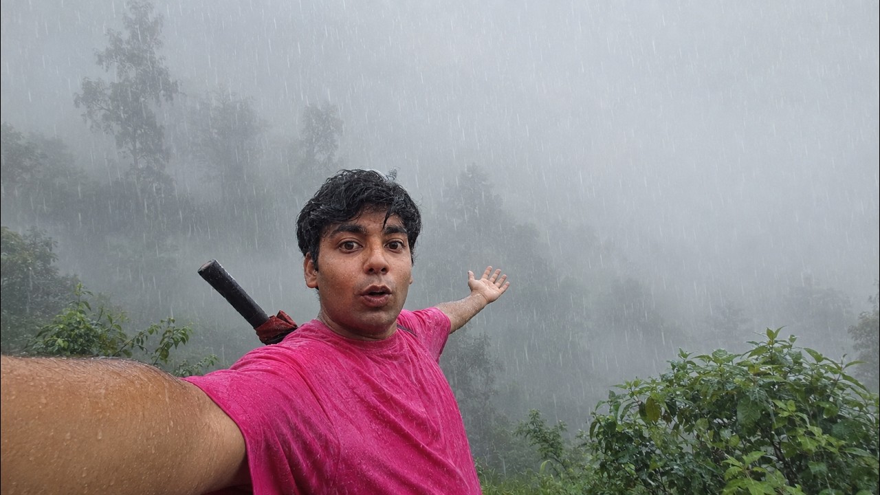 Aaj Aisi Barish Mein Baadalon Ke Upar Aa Gaya Main! 😱 | Pahadi Lifestyle Vlog | Rohit Verma Vlogs
