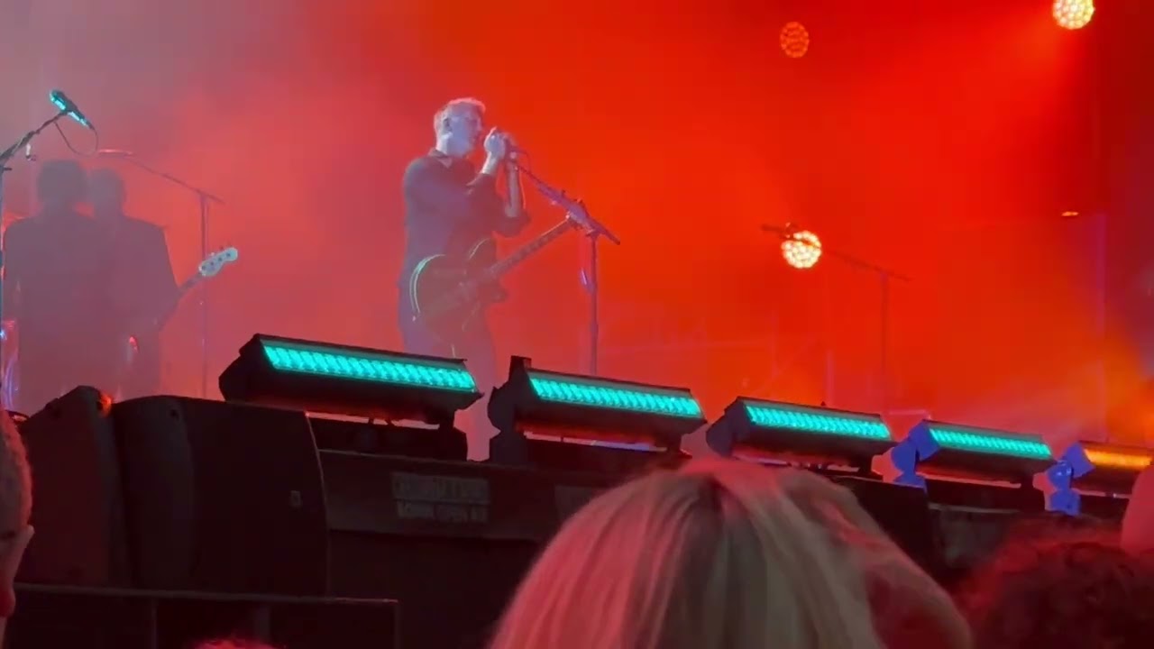 Queens of the stone age concert 