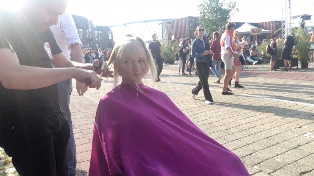 A long to short bob haircut on the street in Nijmegen