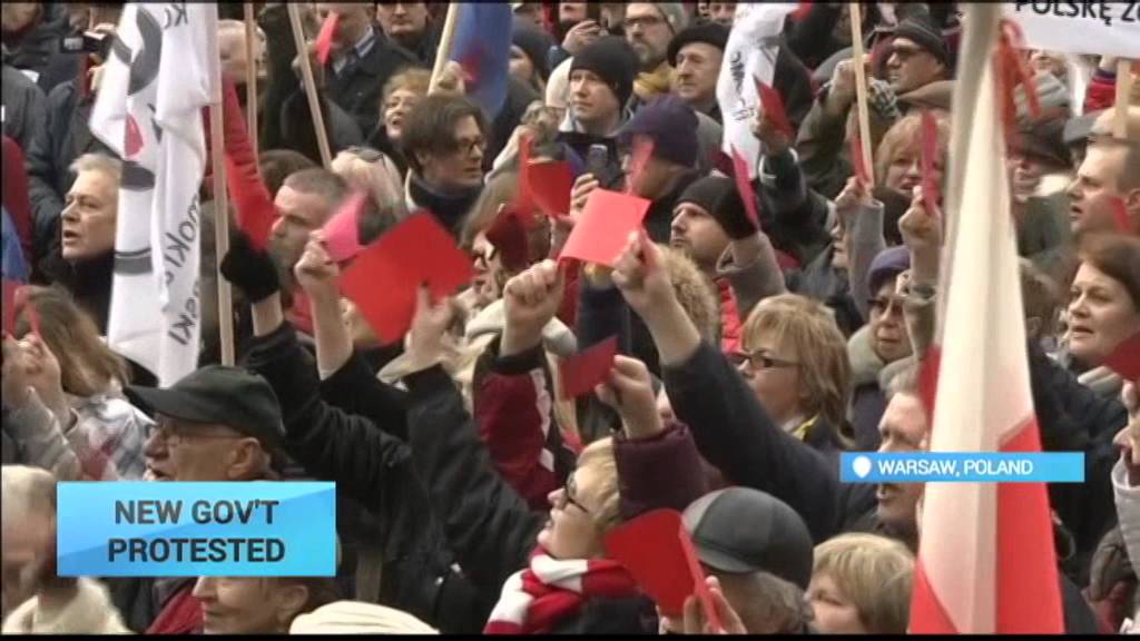 Polish New Government Protested: Thousands rally over constitutional row