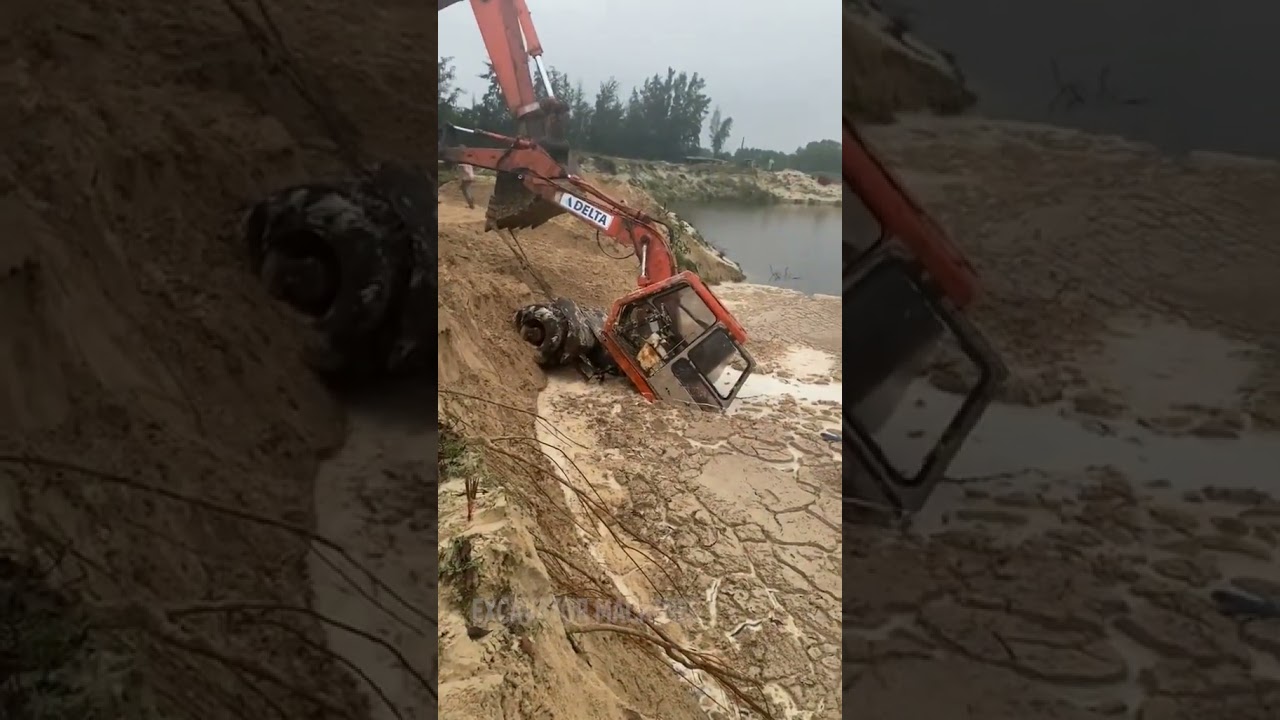 Rescue the wheel excavator sunk deep in the mud