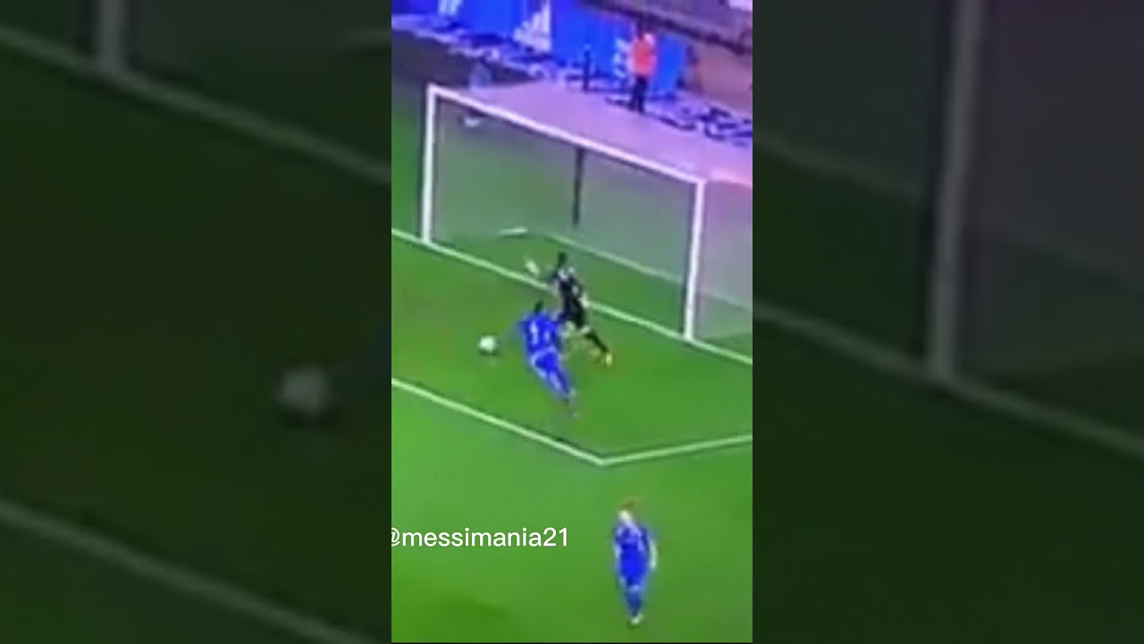 Mandanda with 5 Star Skills | Goalkeeper Skills #shorts