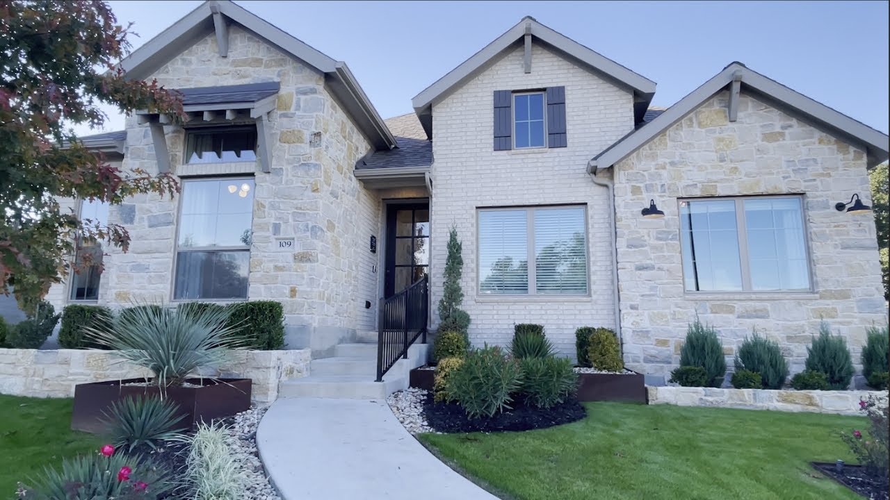 Perry Homes in Central Texas - 2293 Plan - Wolf Ranch Model Home