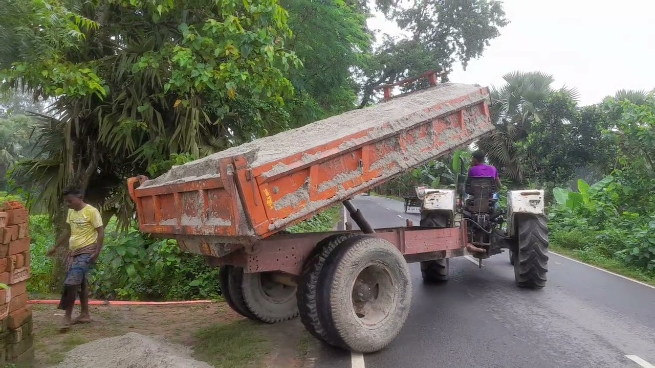 Soil unloading hydraulic system video. 