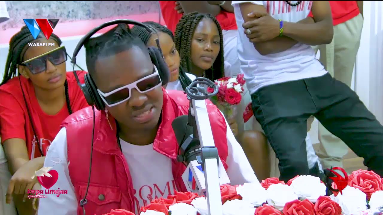 LIVE LAVA LAVA AKIIMBA 'BASI TU'  KWA MARA YA KWANZA STUDIO