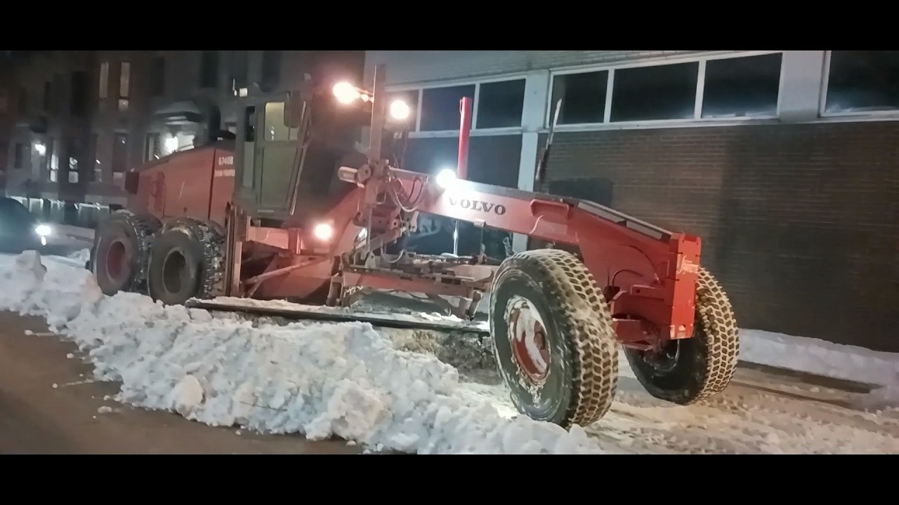 CHILL WITH MONTREAL SNOW REMOVAL OPERATIONS FEB. - 27 MARCH 1 2026