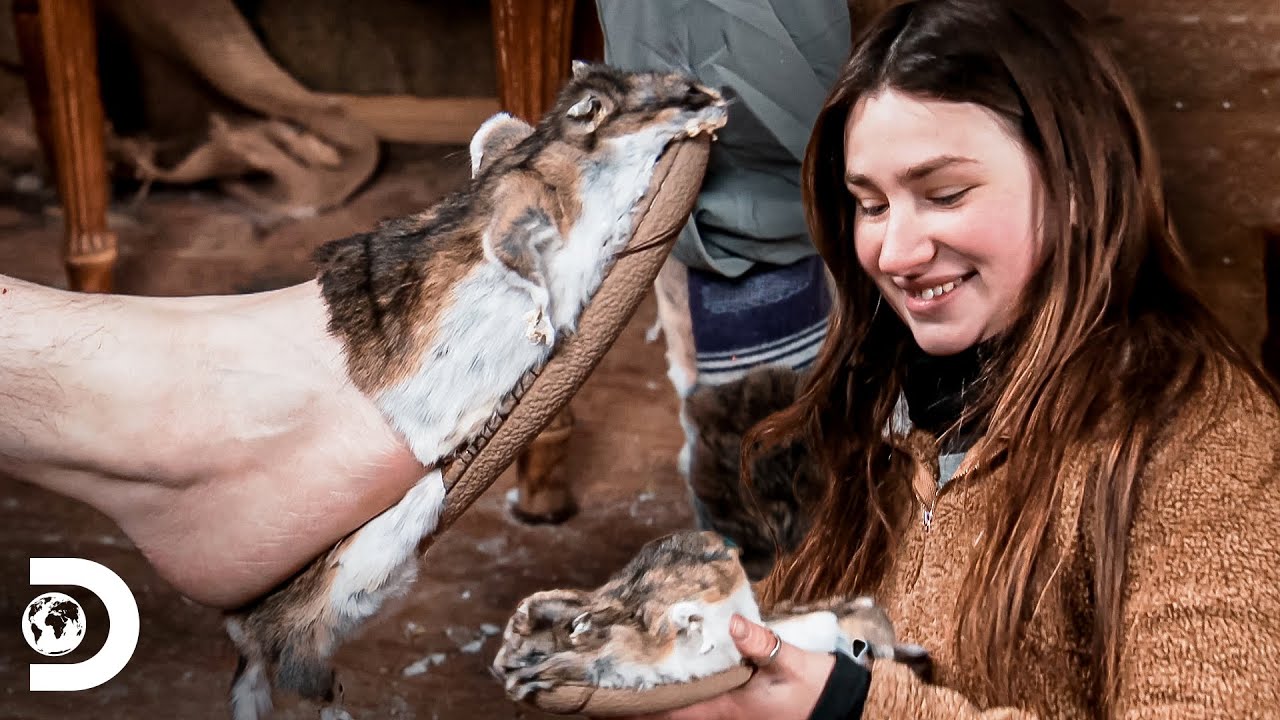 Snowbird hace pantuflas con piel de ratas | Alaska: Hombres Primitivos | Discovery Latinoamérica
