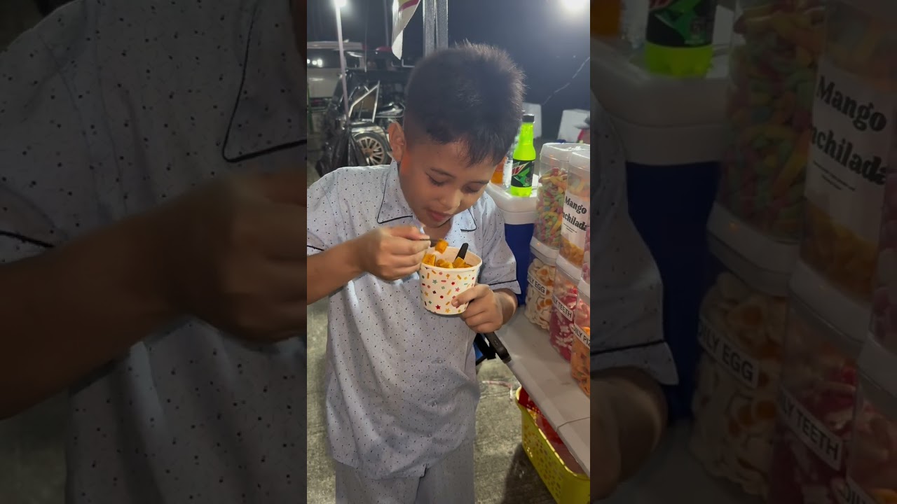 Naglibot kami sa sm nila kyle at pinasuot ko siya ng palda