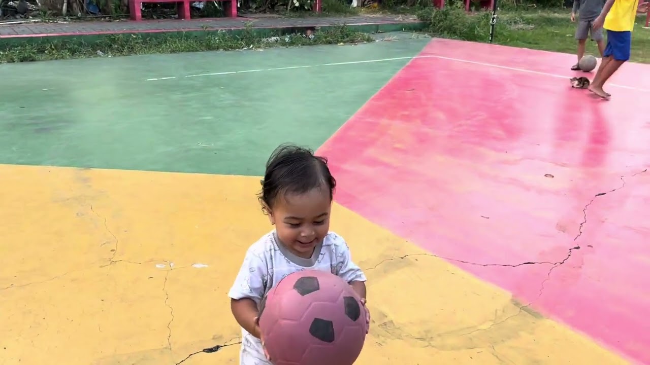 Main bola di lapangan bersama para abang Johar😍 