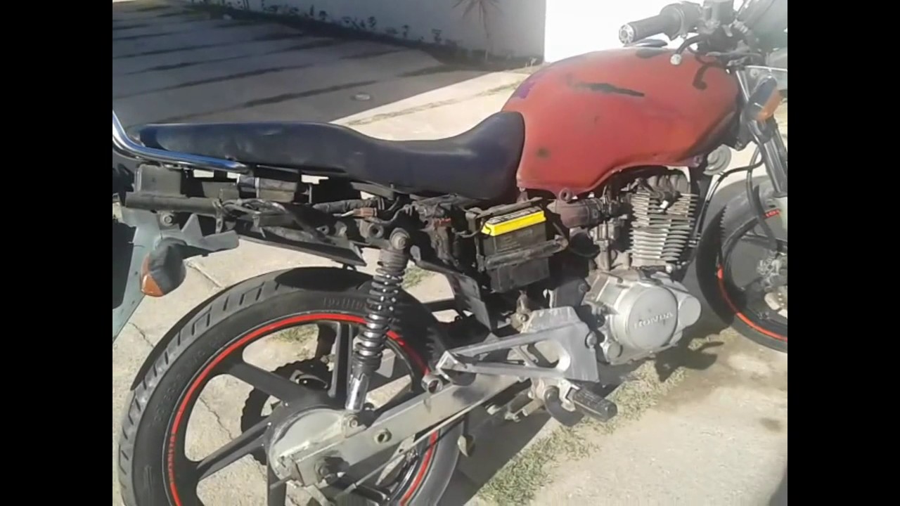 Comprei uma  CBX 200S strada parte 2.  após lavagem.