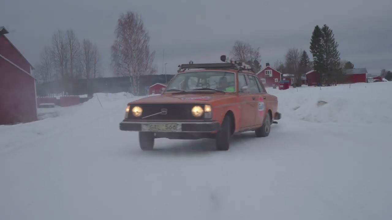 VOLVO 240 GULF GOES WINTER DRIFT