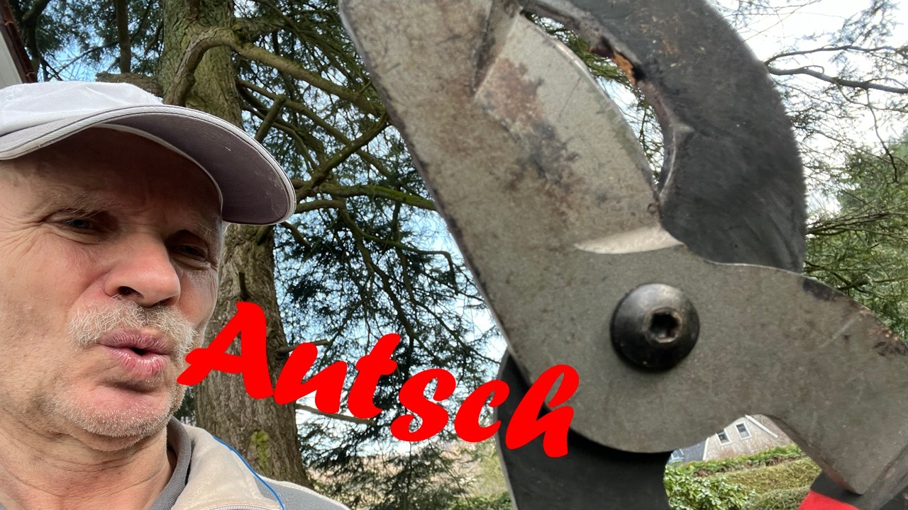 Gardena Astschere hat  mir sehr schmerzhaft die Finger geklommen ! Es ist Vorsicht geboten !