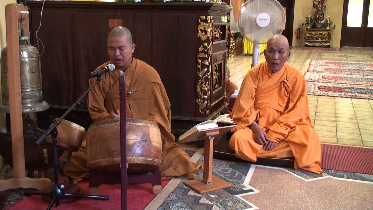 Công Phu Khuya - Chùa Viên Giác 03