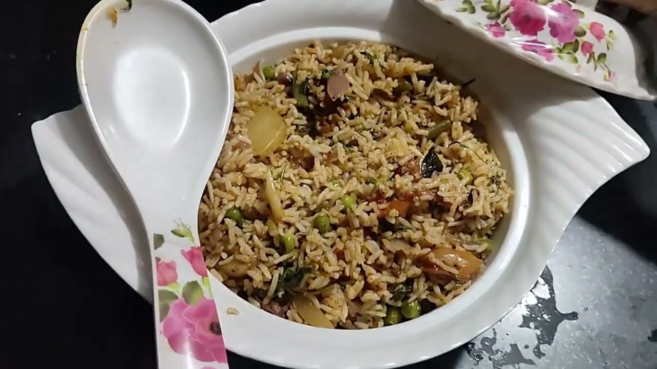 बचे हुए चावल से बनाएं ये फ्राइड राइस की आसान और स्वादिष्ट रेसिपी 😋