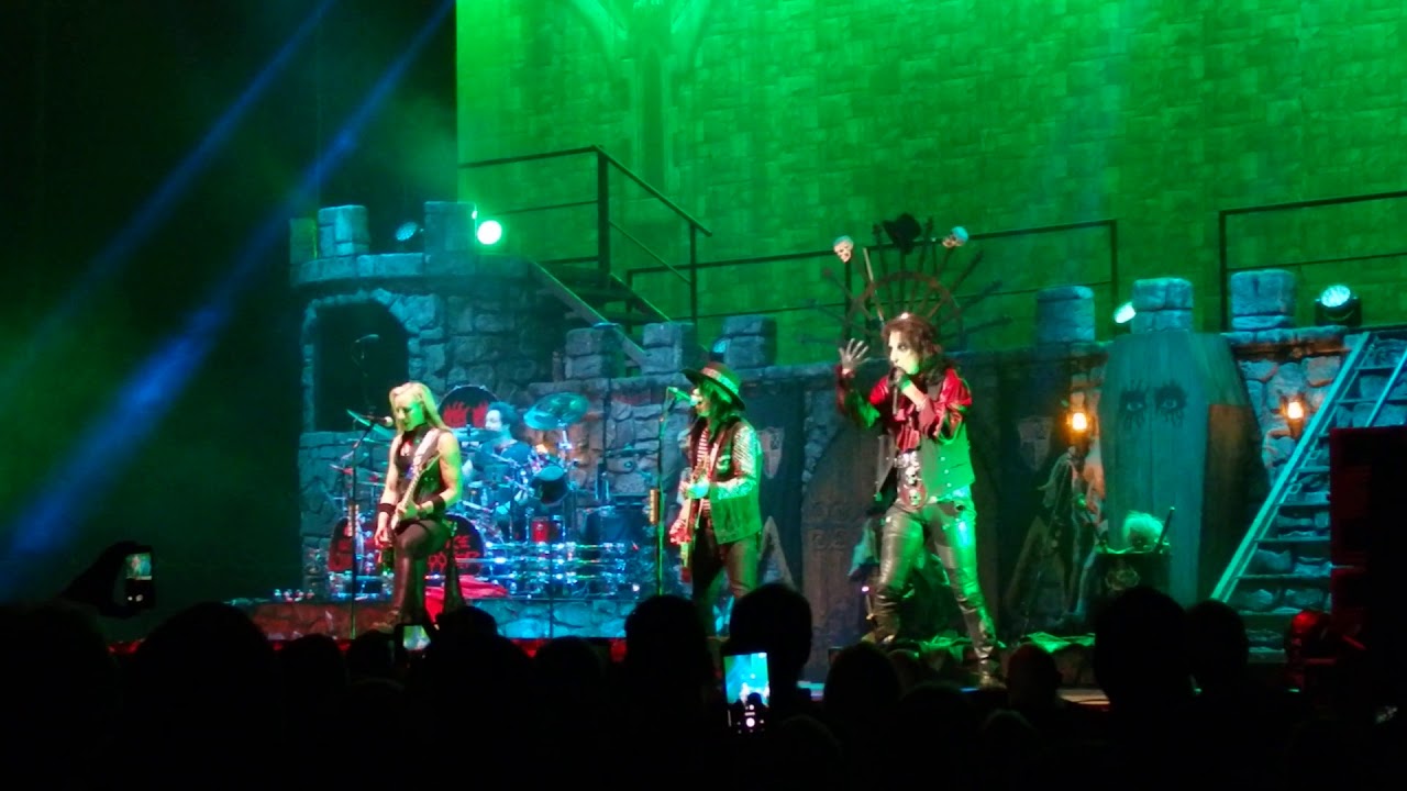 Bed Of Nails Alice Cooper Ol' Black Eyes Is Back - Sydney Concert 2020