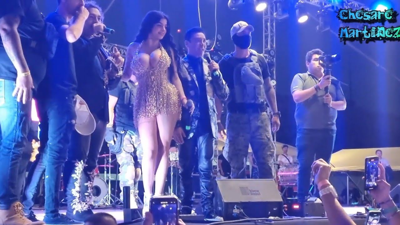 KARELY RUIZ, LE DA BESO A UNA FAN, PRIDE 2023 @karely_ruiz