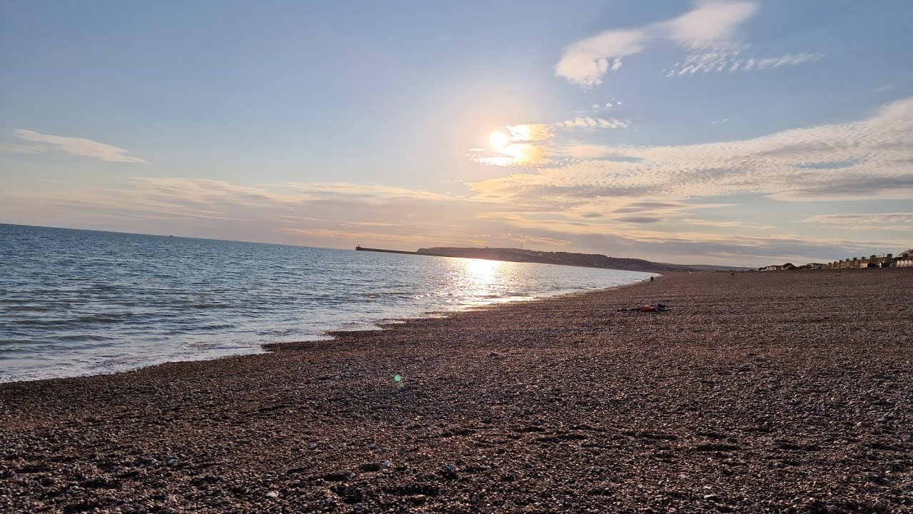 Seaford beach ⛱️ 😎 England UK 🇬🇧 #trending #viral #subscribe #travel #europe #uk #england #beach #eu