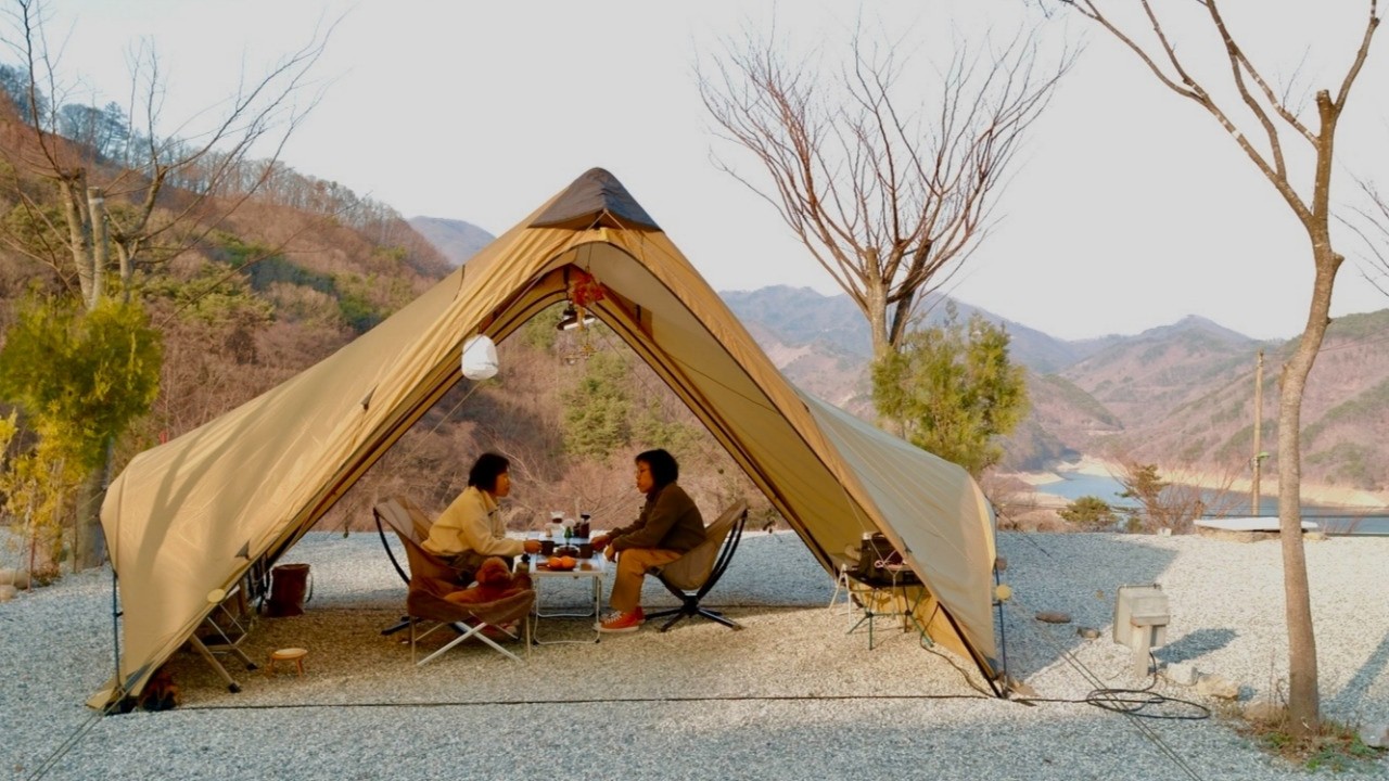 충주호가 내려다보이는 곳에서 강아지와 느긋하게 보낸 봄날 캠핑🐶충주 카이로스