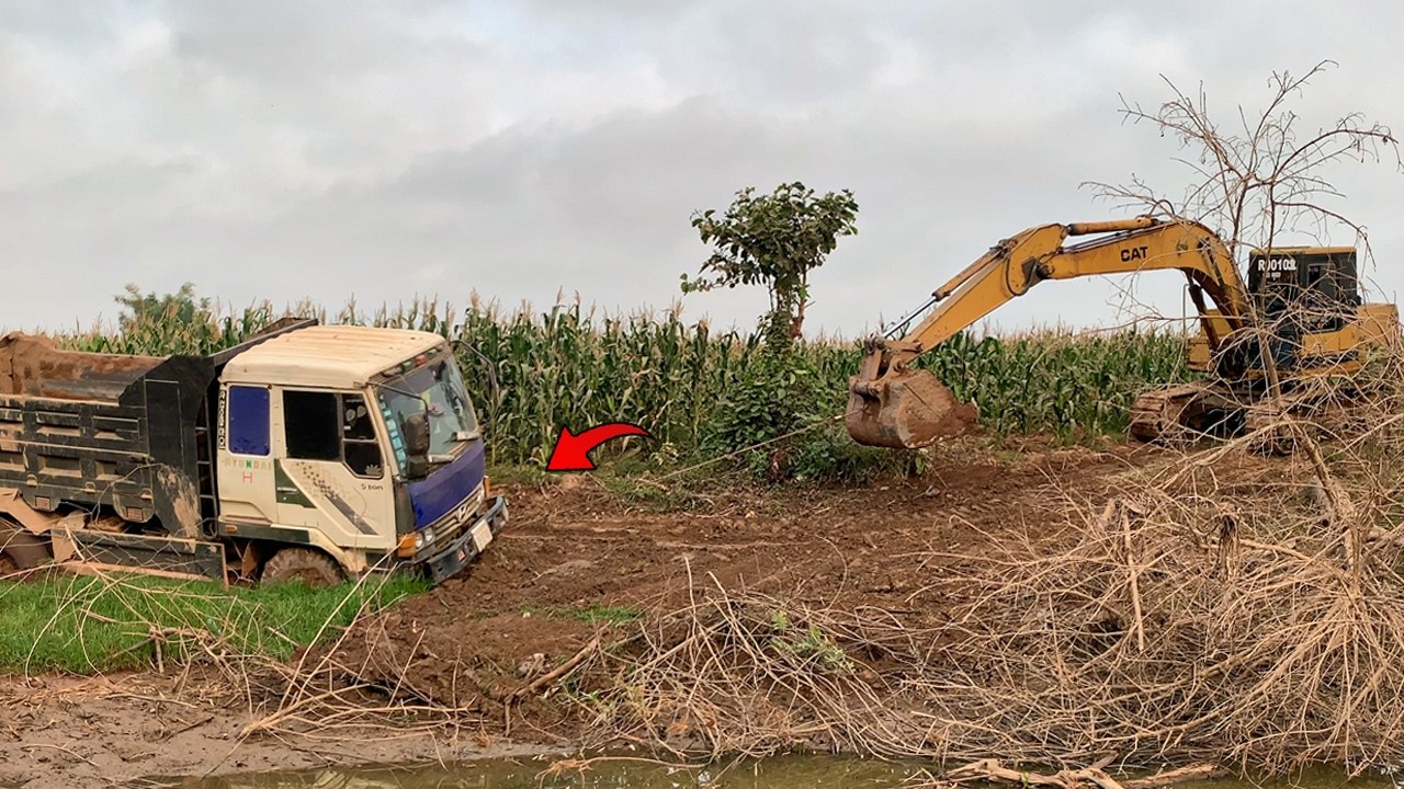 First Start Amazing Rescue PROJECT!! Excavator Pulling Stuck 5Ton Dump Truck from Deep Mud