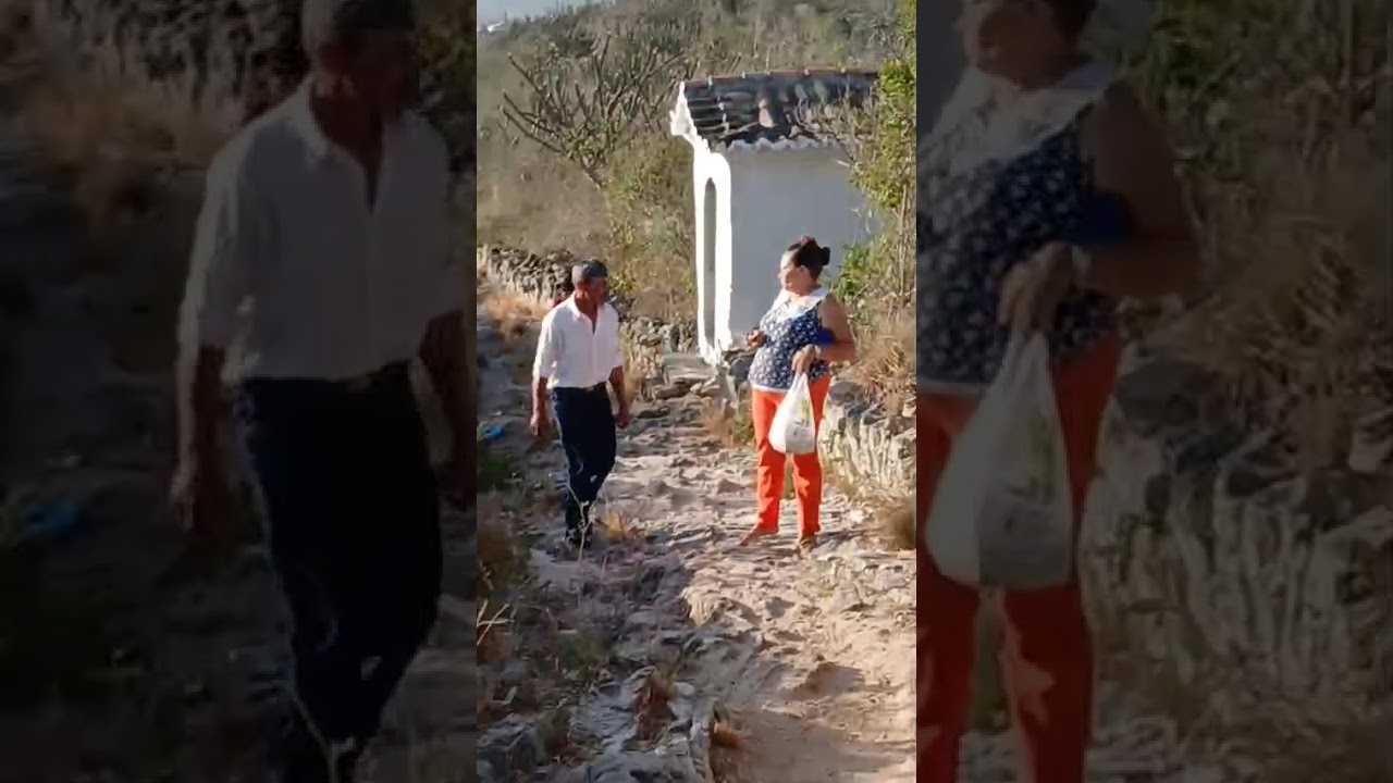 Parte 2 subido um monte sagrado ⛪ com a família 