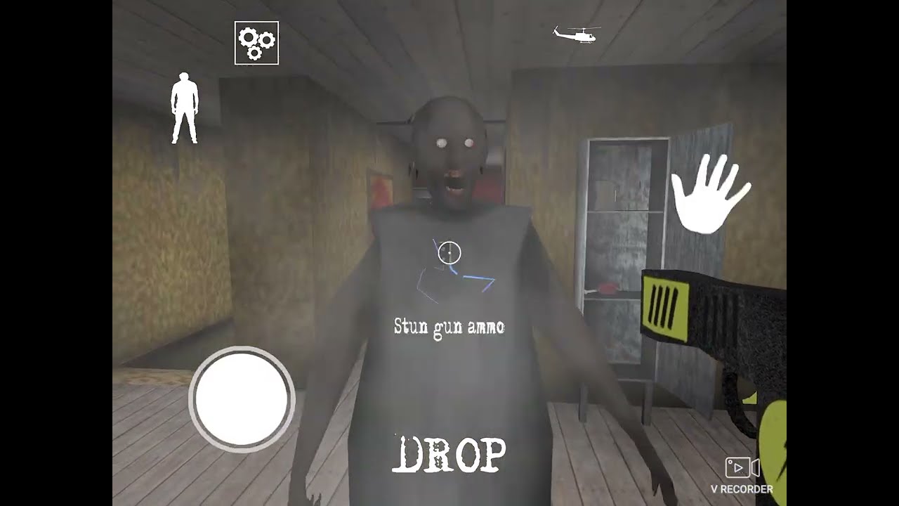Jugando Granny 2 (se me bugea y no logro escapar :( )