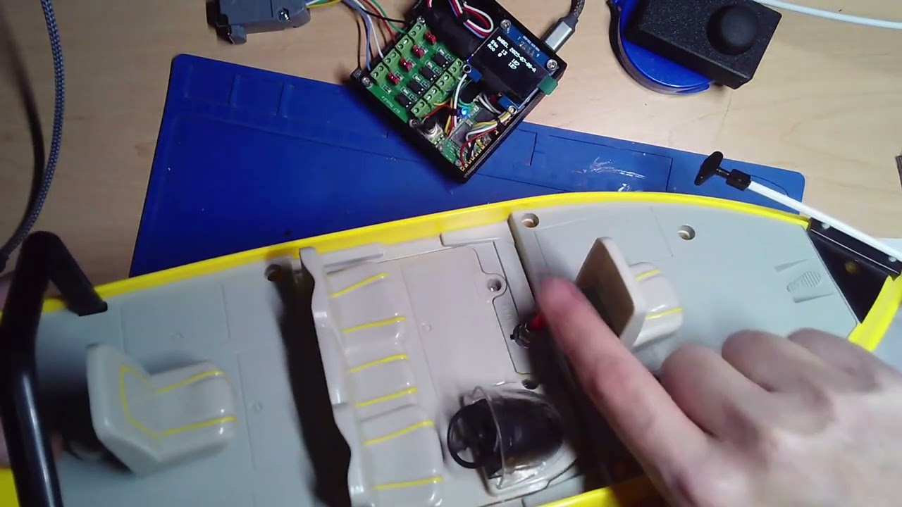 Adapting An RC Boat : The Re-Wiring