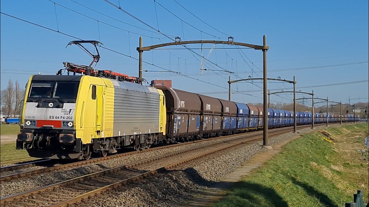 Goederentreinen op de Brabantroute t.h.v. Dordrecht