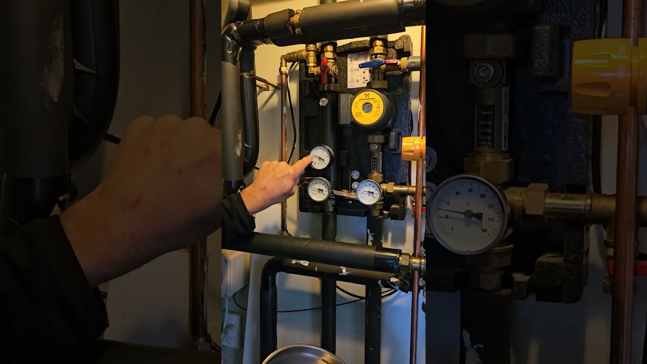 AMK Solar Water heater pump station. How to recharge the heating fluid and bleed air from the system