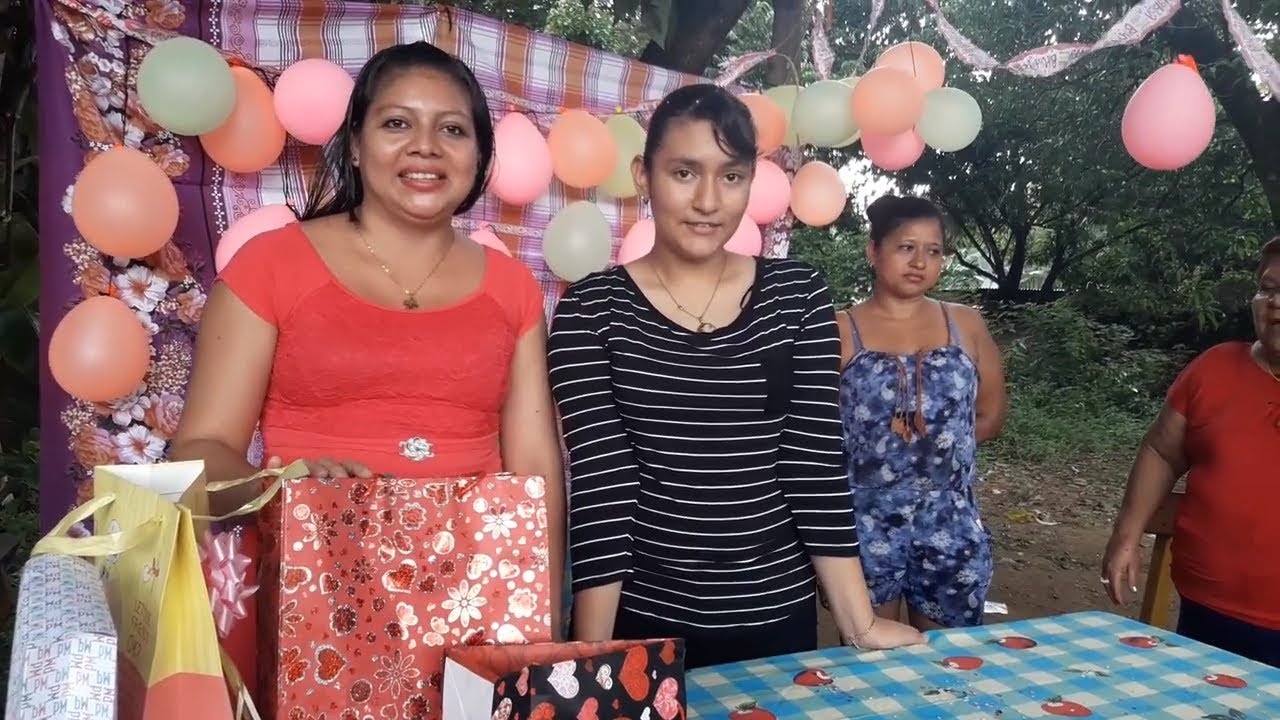 Yessi y Alexandra Habriendo los Regalos Feliz Cumpleaños🎈🎈 El salvador 4x4