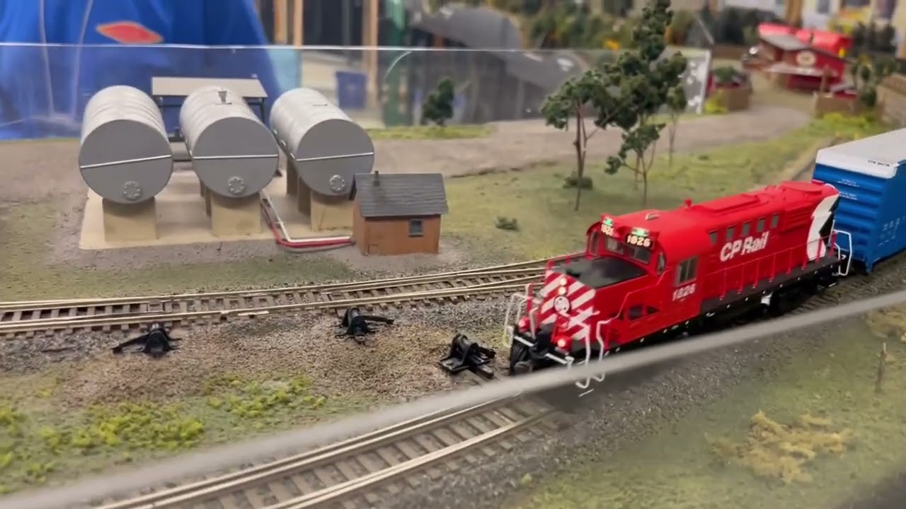 Ontario Free-mo Layout at Quinte Train Show on 22-23 March 2025 Walk Around Video - Part 1