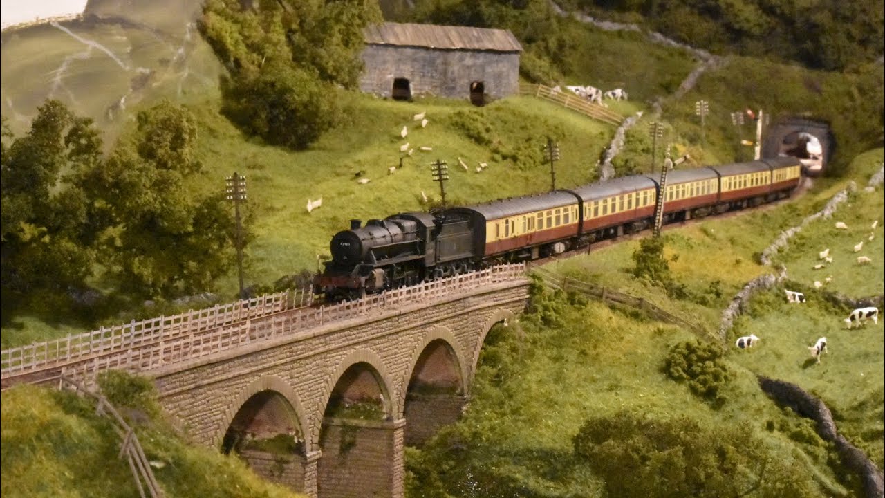 First Trains of Spring - Yorkshire Dales Model Railway